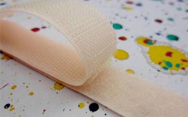 巧解黏膩難題 淺析有效去除背膠魔術貼上膠水的幾種簡單方法